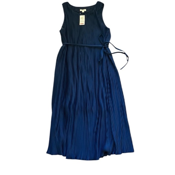 Navy pleated empire drop waist dresss on 34th - Picture 2 of 2